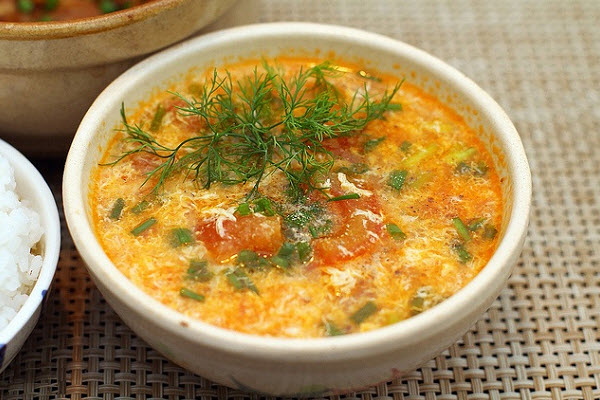 Cách làm (nấu) Canh Cà Chua Trứng Không Bị Tanh
