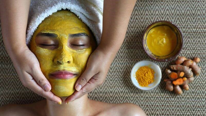 8 cách làm mặt nạ tinh bột nghệ 22helo88. Có nên đắp hàng ngày không?