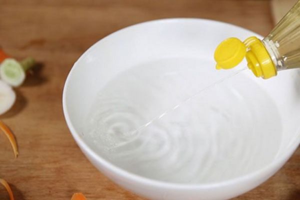 Top 5 cách tẩy quần áo màu bị lem màu khác 22helo88 helloo88