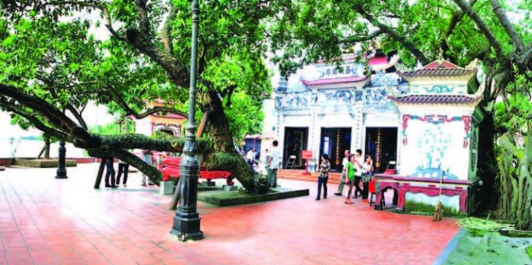 Review phủ Tây Hồ Hà Nội có gì: Lịch sử, Kiến trúc, Cách hành lễ
