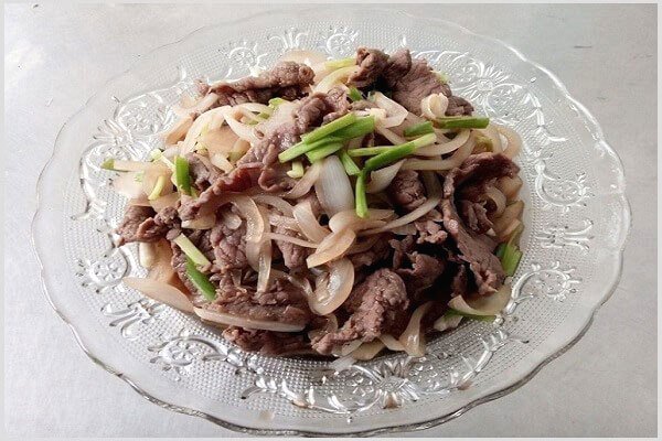 Cách làm thịt bò xào hành tây nhanh - gọn - ngon miệng
