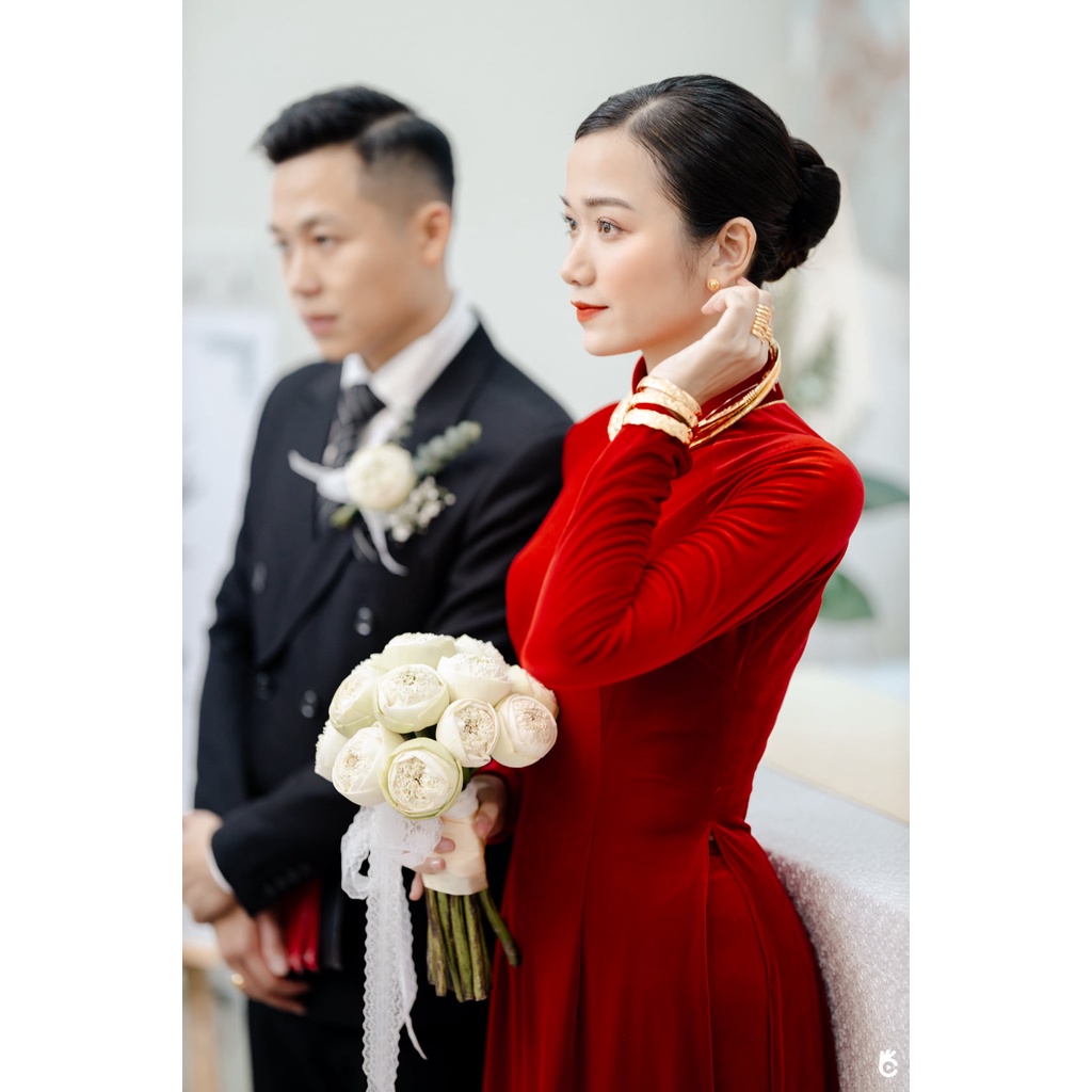 Ưu nhược điểm của áo dài nhung đỏ, 4 mẫu helo88.vina hiện nay