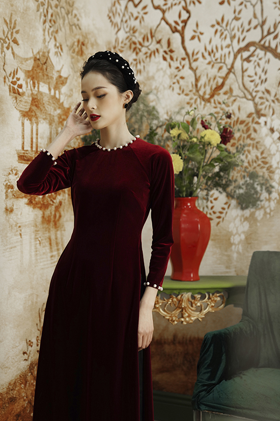 Ưu nhược điểm của áo dài nhung đỏ, 4 mẫu helo88.vina hiện nay