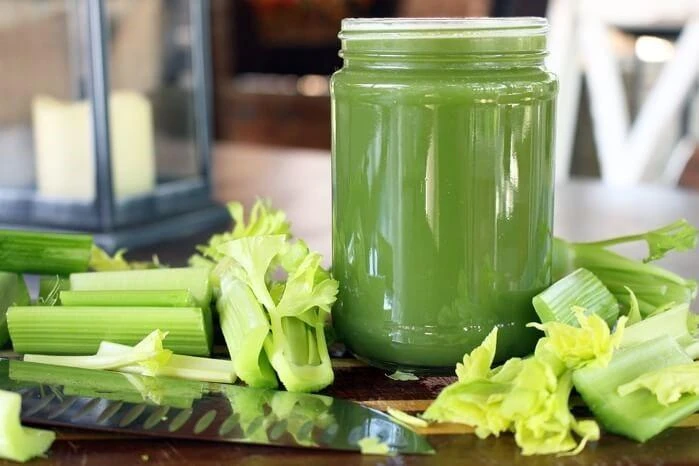 Bột cần tây: Tác dụng, tác hại và cách uống khoa học