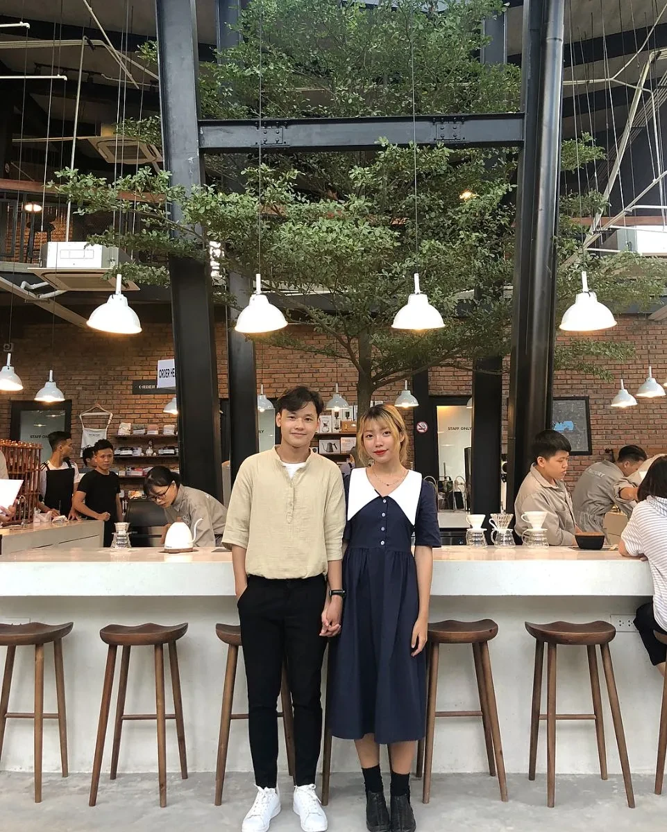 15 Cách tạo dáng chụp ảnh check in sống ảo ở quán cafe 22helo88 & đẹp cho nữ