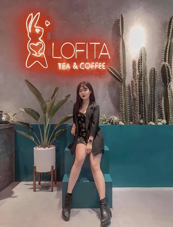 15 Cách tạo dáng chụp ảnh check in sống ảo ở quán cafe 22helo88 & đẹp cho nữ