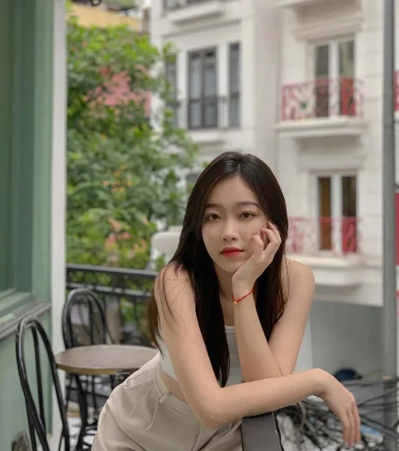 15 Cách tạo dáng chụp ảnh check in sống ảo ở quán cafe 22helo88 & đẹp cho nữ