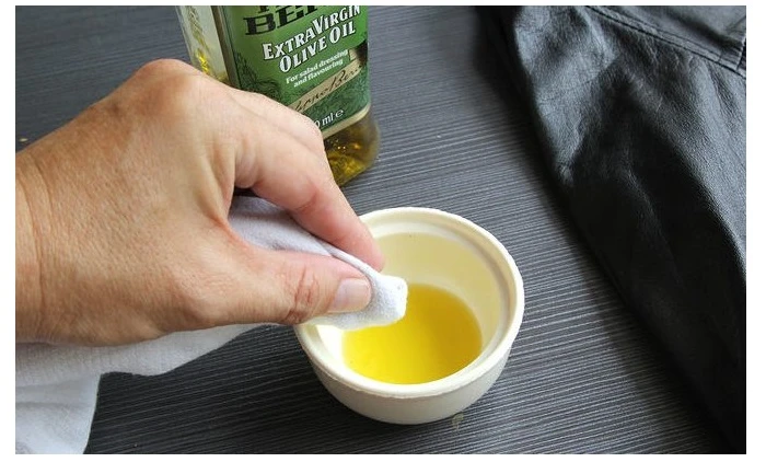 Cách giặt áo da và cách bảo quản đồ da 22helo88 mà không bị mốc