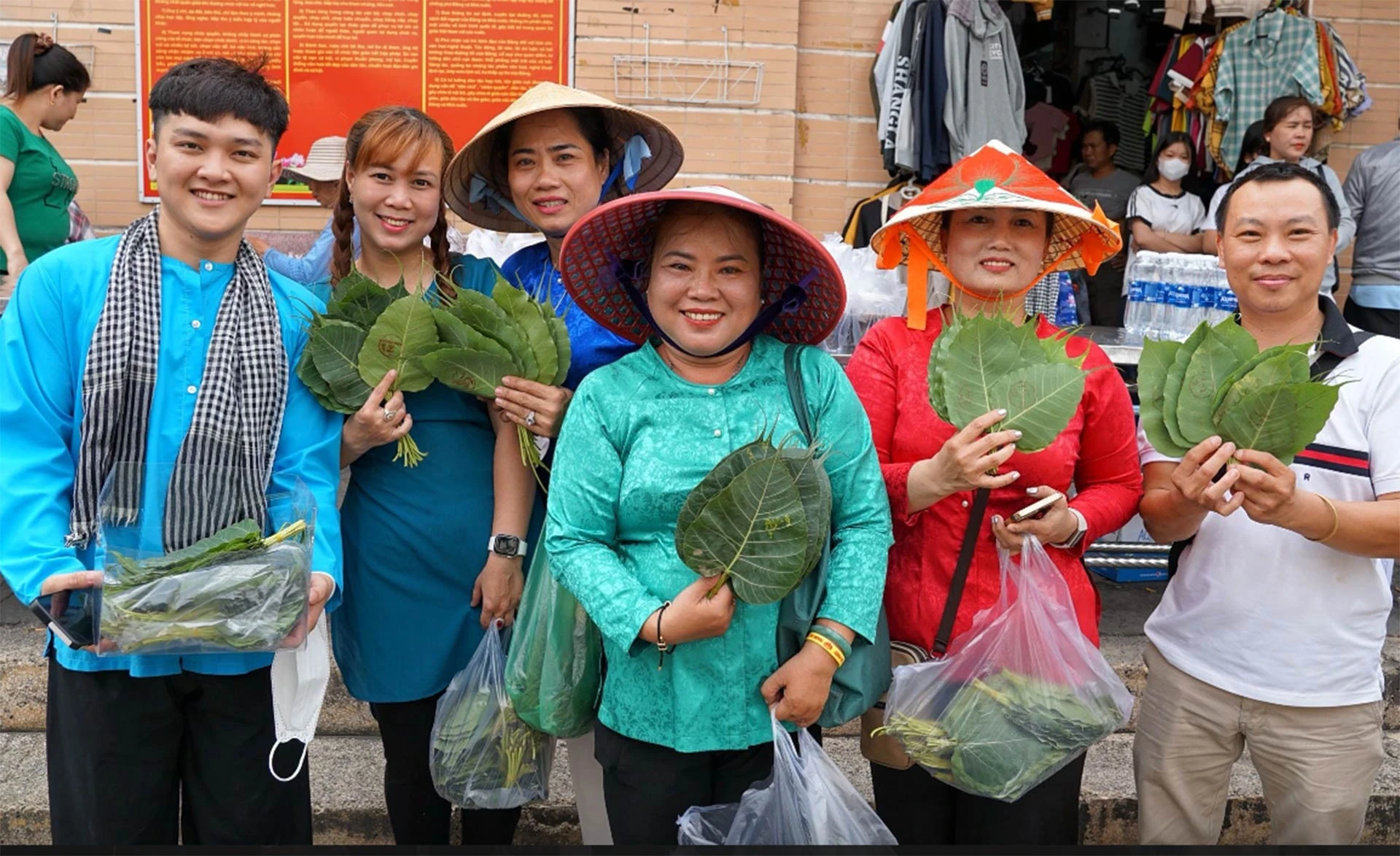 Độc đáo những phiên chợ chỉ dùng lá cây thay tiền ở heloo88