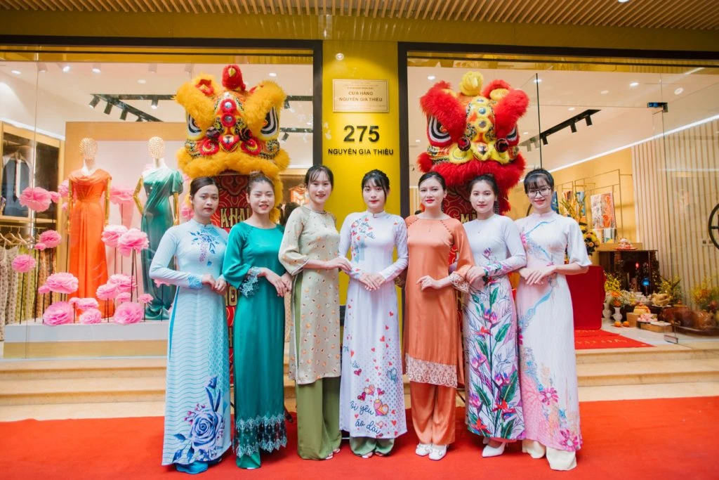 Giới Thiệu Về Các Loại Trang Phục Truyền Thống heloo88