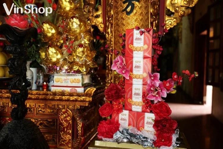 hello8862 com sắm lễ, cầu may đúng cách tại Phủ Tây Hồ