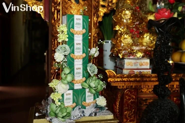 hello8862 com sắm lễ, cầu may đúng cách tại Phủ Tây Hồ
