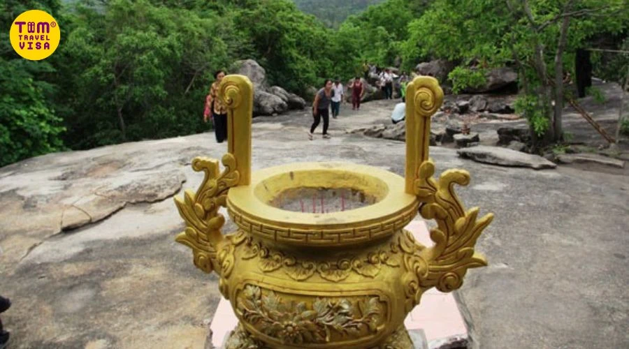 Núi Cậu Tây Ninh - Địa điểm du lịch tâm linh Bình Dương