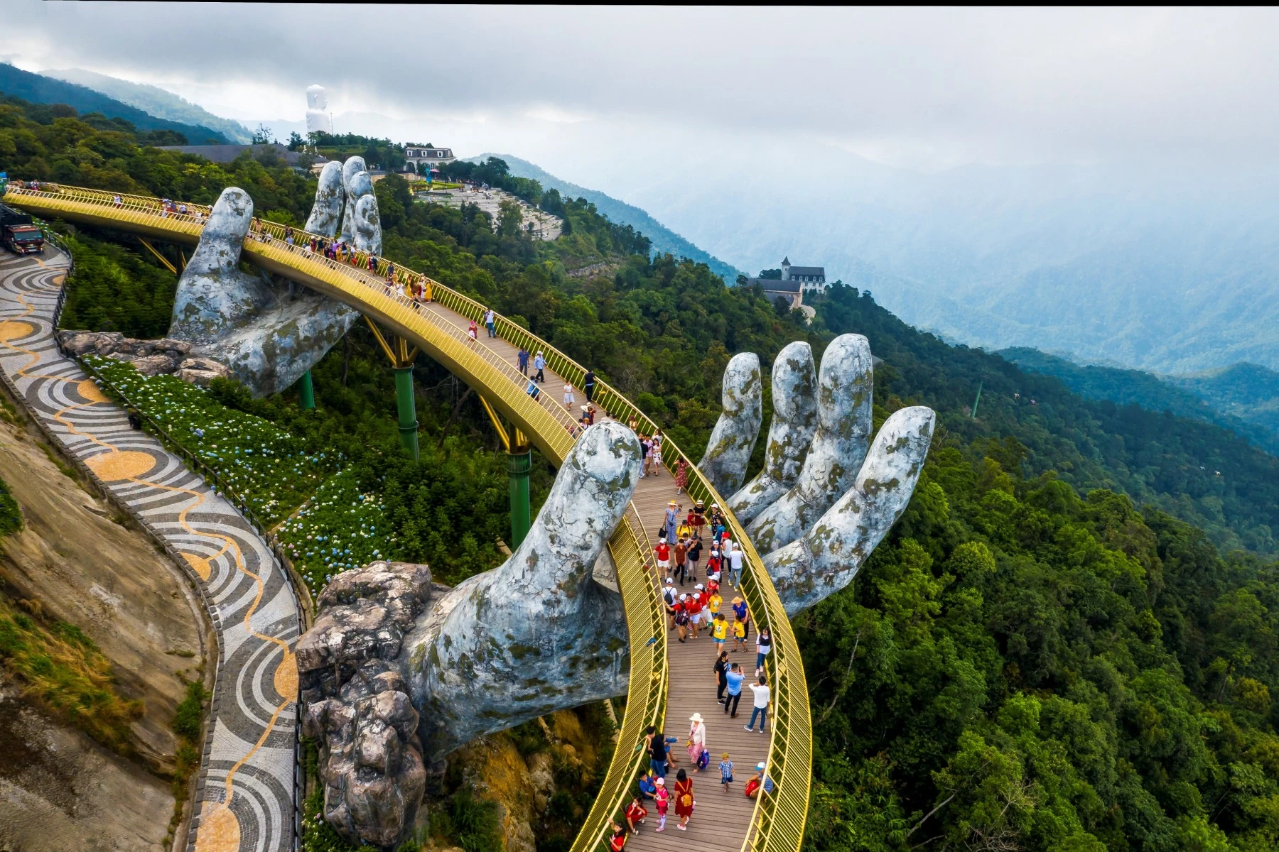 Cây Cầu Vàng Trên Đỉnh Bà Nà Hills, Đà Nẵng