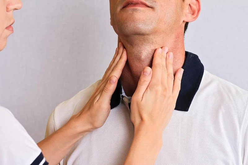 Những điều bạn cần biết về hội chứng đổ mồ hôi tay chân