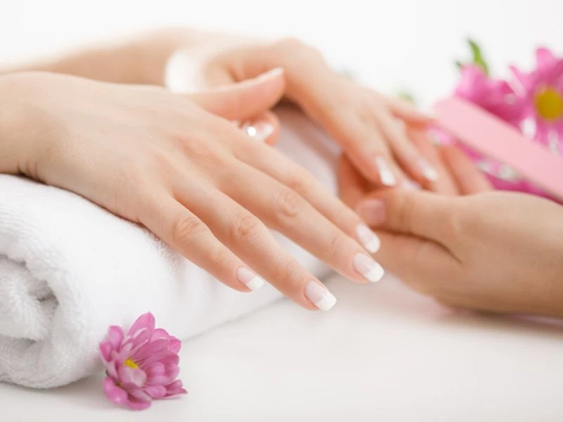 99+ Mẫu móng tay màu trắng đẹp, hot nhất hiện nay
