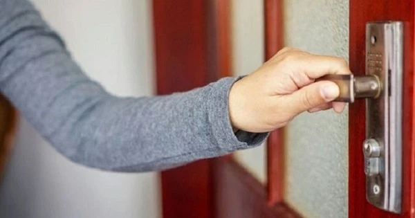 Cách mở khóa cửa tay gạt khi bị kẹt và bị mất chìa 22helo88