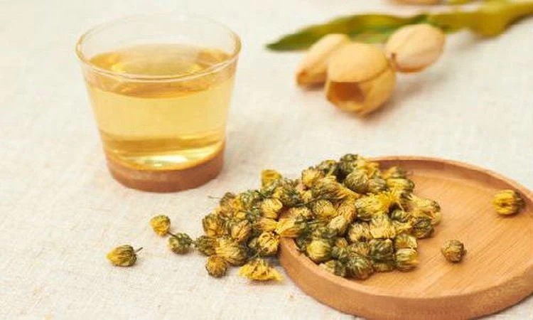 Tác dụng của trà hoa cúc - trà thuốc thảo mộc