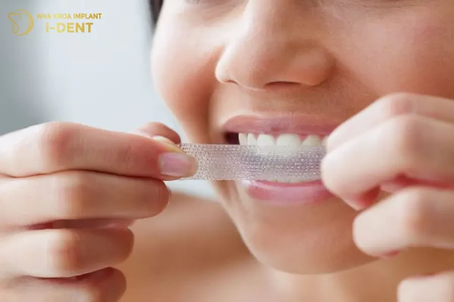 Các Tác Hại Của Tẩy Trắng Răng Bạn Nên Biết