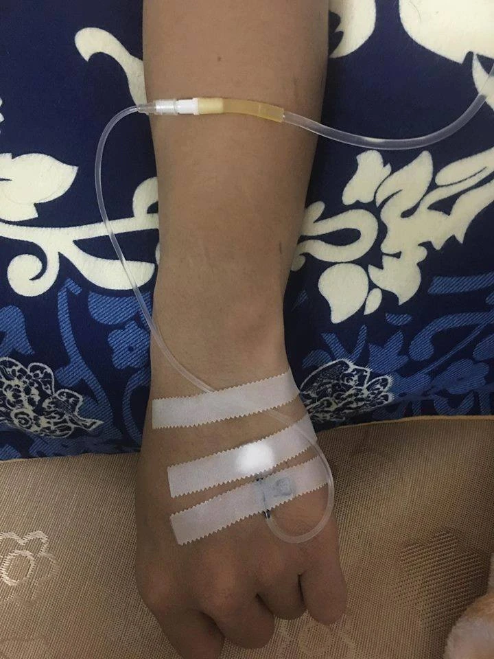 Hình truyền nước biển helloo88 - Y tế helloo88 Bình Minh