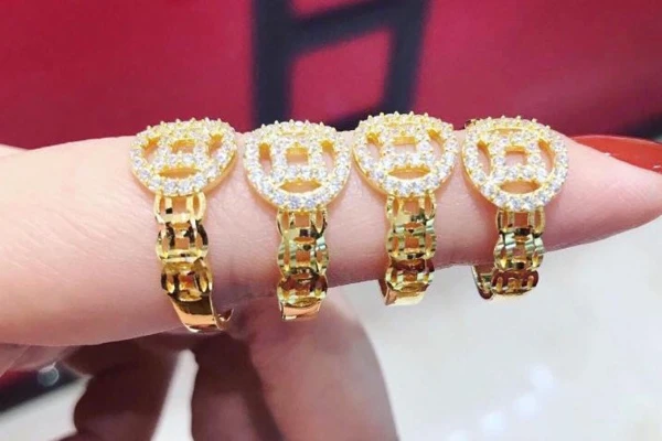 Giá vàng tây hôm nay 33hello88 tiền một chỉ?