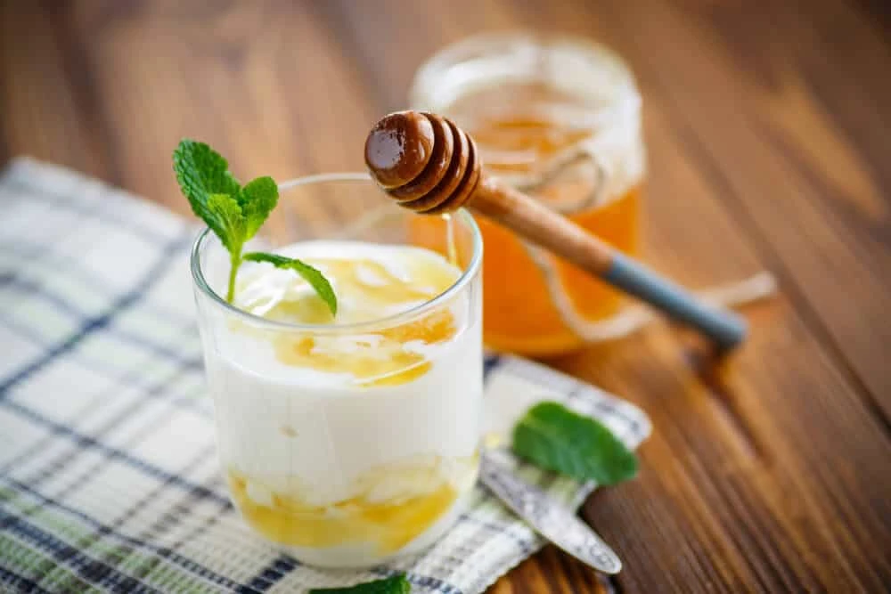 Trẻ bị tay chân miệng nên ăn gì và kiêng ăn gì để mau khỏi bệnh?