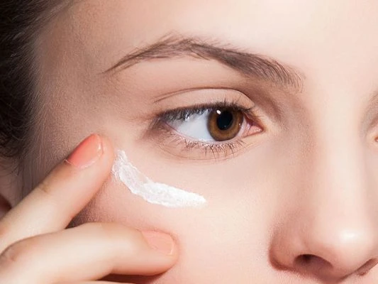 Dùng nước tẩy trang trước hay sữa rửa mặt trước mới đúng quy trình?