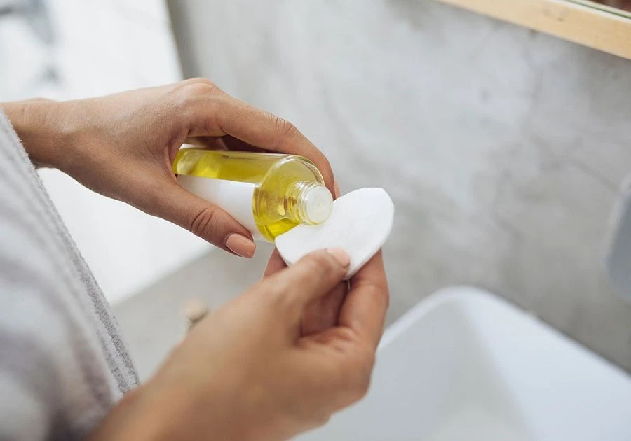 Tẩy trang đúng cách cho người không trang điểm