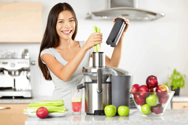 Nước ép cần tây có tác dụng gì? hello8862 com cách uống nước cần tây lành mạnh
