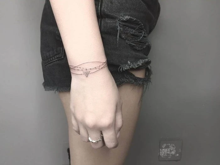 50+ Mẫu xăm vòng tay đẹp nhất