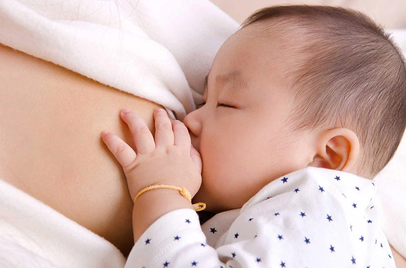 Đau đầu nhũ hoa khi chạm vào có sao không? Nguyên nhân và cách khắc phục