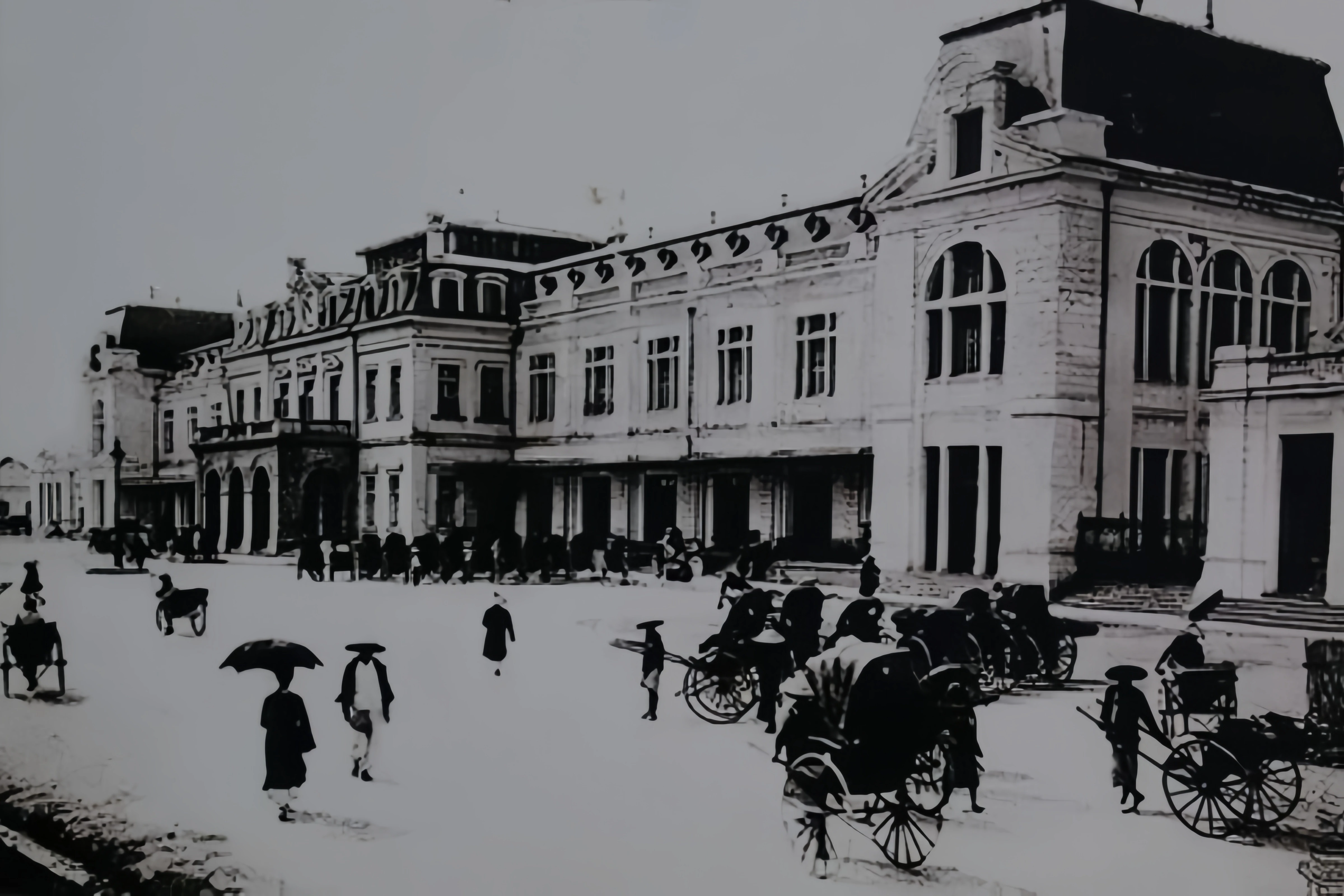 Trong chính sách cai trị về văn hóa xã hội và giáo dục ở Đông Nam Á thực dân phương Tây đã làm gì?