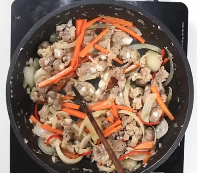 Hương vị 22helo88 của món thịt lợn xào hành tây