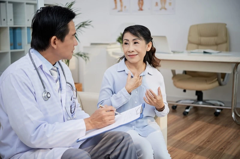 Bị mèo cắn chảy máu có cần tiêm phòng không?
