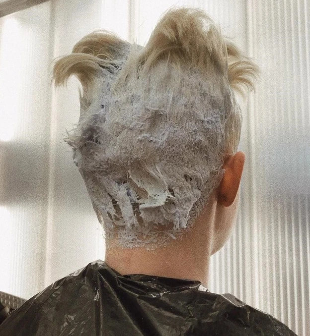 Tẩy tóc giá 33hello88? - tham khảo các Hair salon uy tín