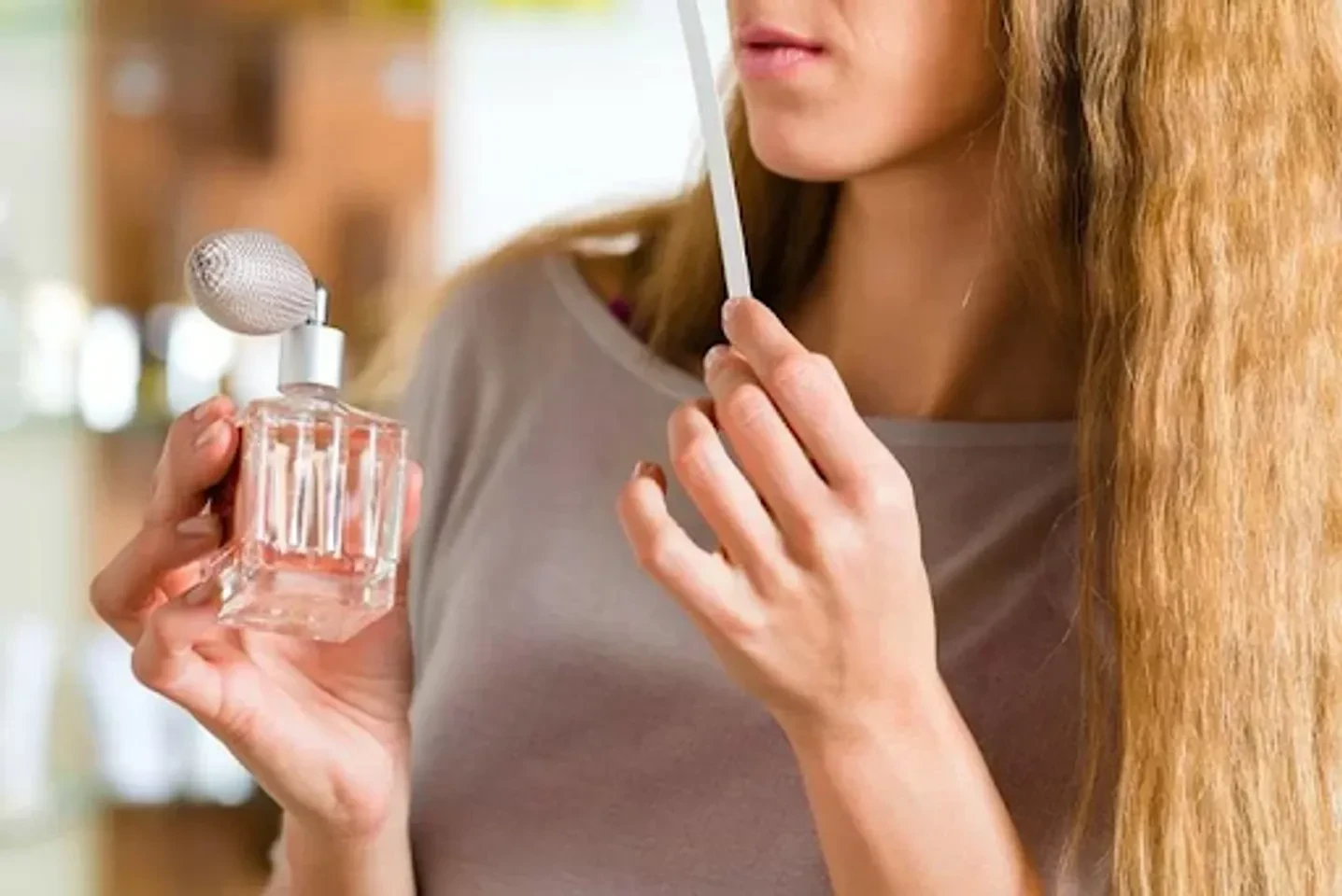 5 Cách phân biệt nước hoa chính hãng thật giả KHÔNG CẦN NGỬI