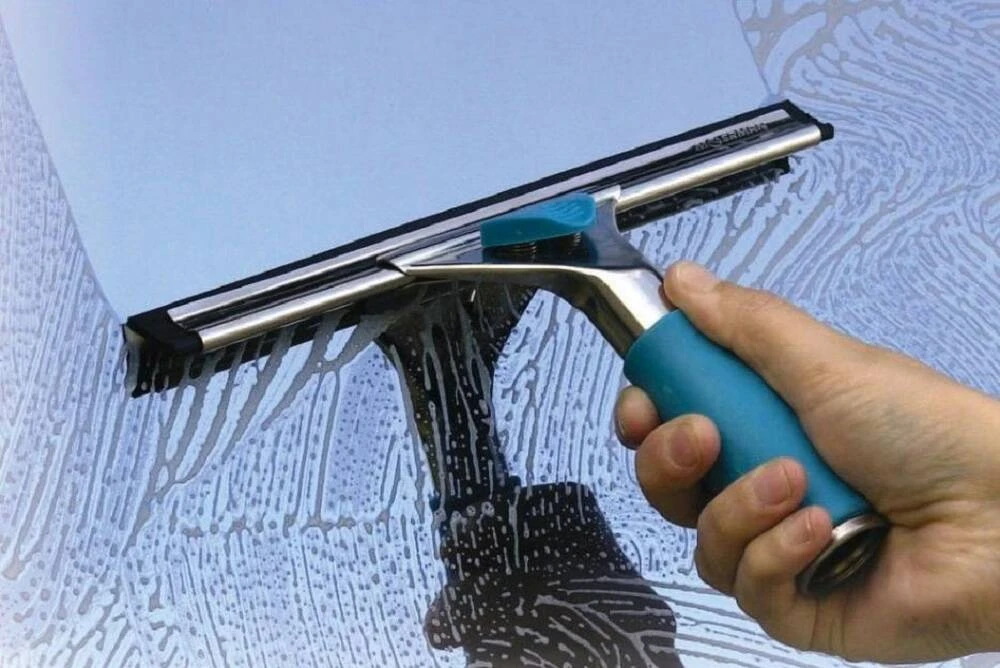 Hướng Dẫn Tẩy Cặn Canxi Trên Kính Hiệu Quả