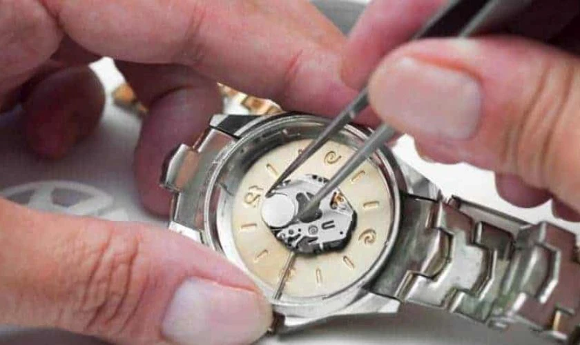 Cách thay pin đồng hồ đeo tay helloo88 22helo88