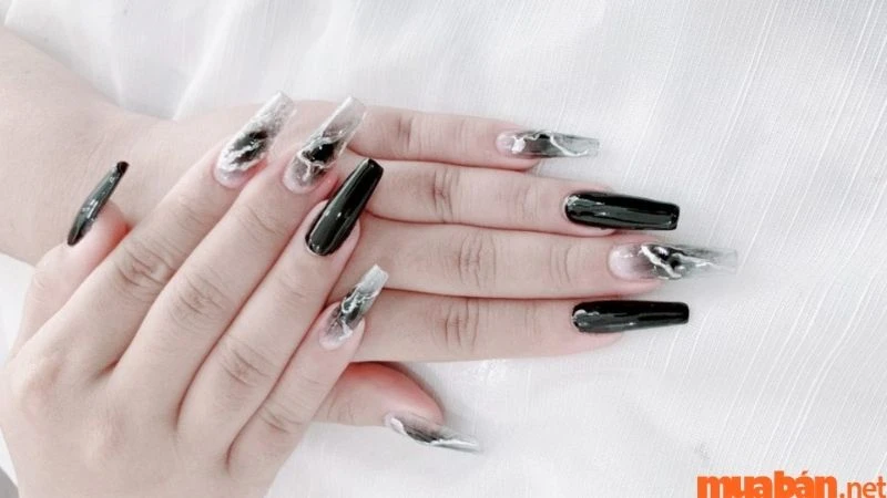 Khám Phá Móng Tay Màu Đen Đầy Ấn Tượng