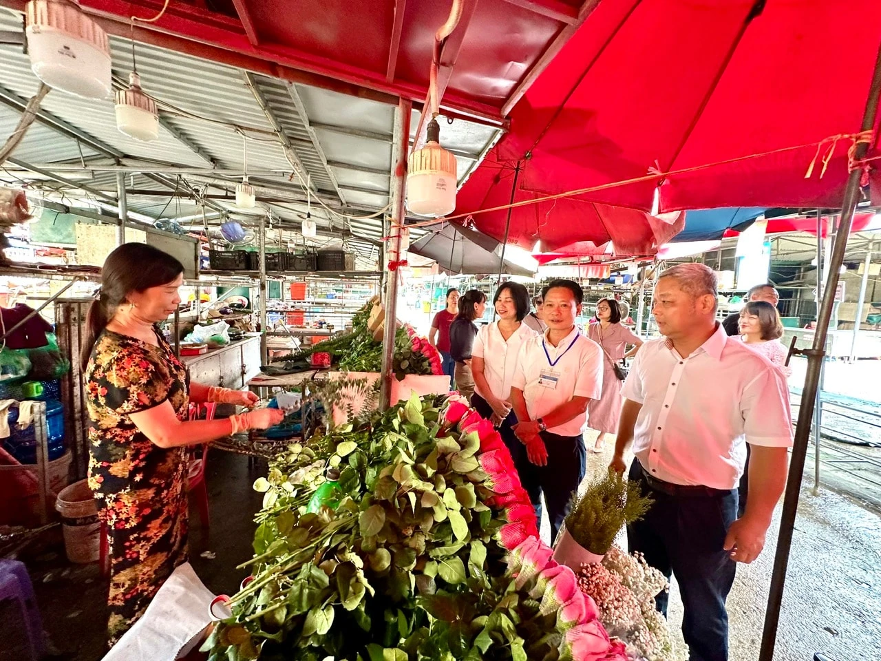 Để chợ hoa Quảng An thành điểm du lịch đêm 6hello88 của Hà Nội