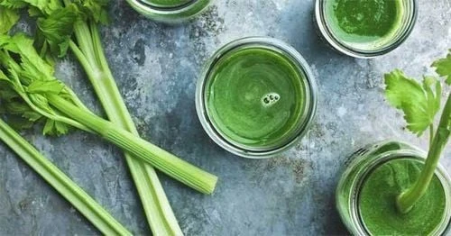 Nước ép cần tây nguyên chất có tác dụng gì và công thức thế nào?