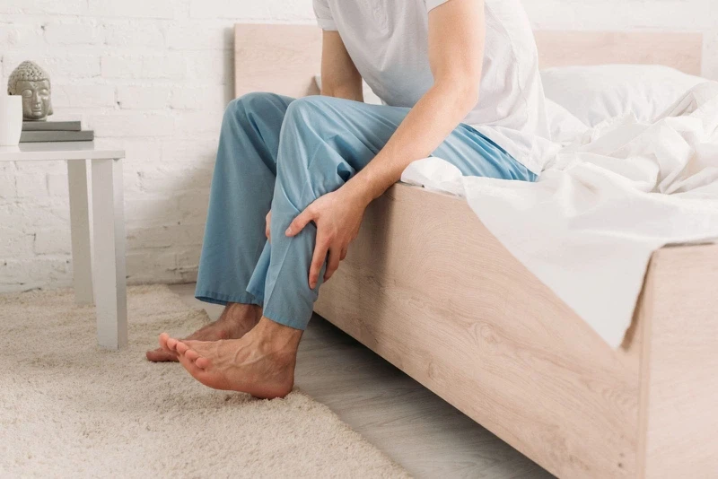 Đau nhức bắp chân về đêm là dấu hiệu bệnh gì? Các biện pháp giảm đau