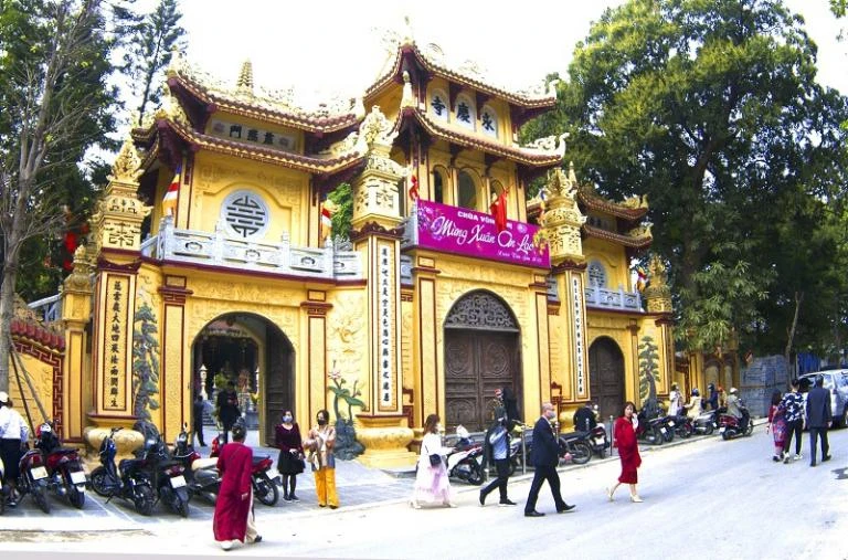 Kinh nghiệm du lịch hồ Tây: Lịch trình, Điểm checkin đẹp, Ăn nghỉ