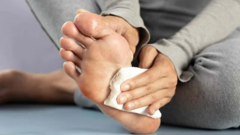 Có nên cắt tuyến mồ hôi tay không? Bạn cần biết những gì trước khi mổ?
