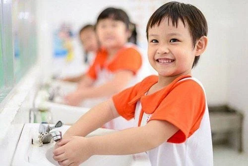 Lưu ý khi dùng dung dịch sát khuẩn tay nhanh cho bé