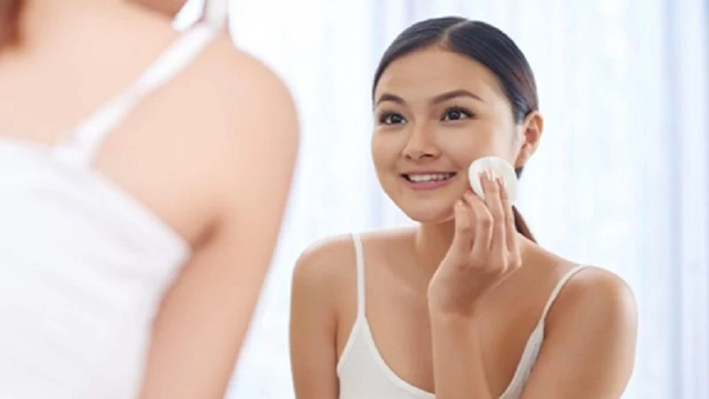 12 tác dụng của nước hoa hồng giúp nàng khỏe đẹp mỗi ngày