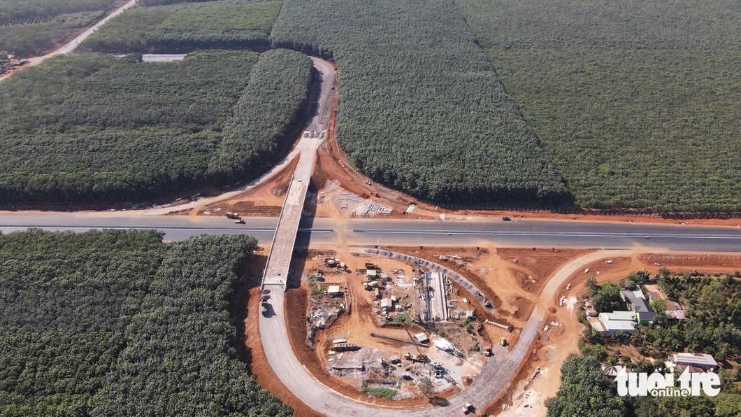 MÁCH BẠN KHI ĐI VÀO CAO TỐC PHAN THIẾT - DẦU GIÂY - Công ty Cổ phần Tập đoàn Đầu tư Địa ốc No Va (Mã CK: NVL)
