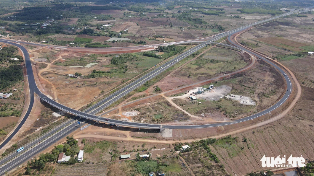 MÁCH BẠN KHI ĐI VÀO CAO TỐC PHAN THIẾT - DẦU GIÂY - Công ty Cổ phần Tập đoàn Đầu tư Địa ốc No Va (Mã CK: NVL)
