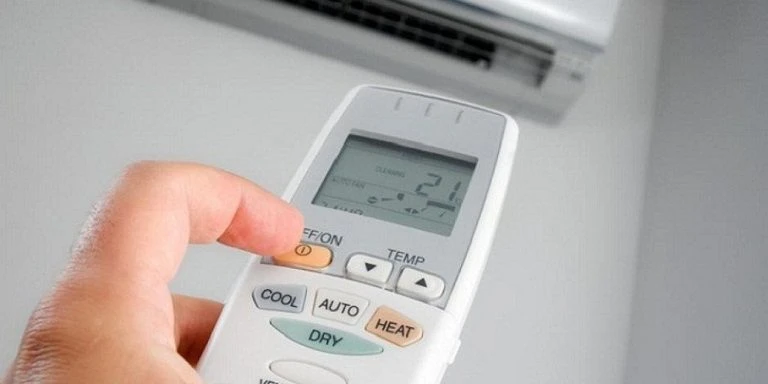 hello8862 com sử dụng điều khiển điều hòa Daikin 2 chiều