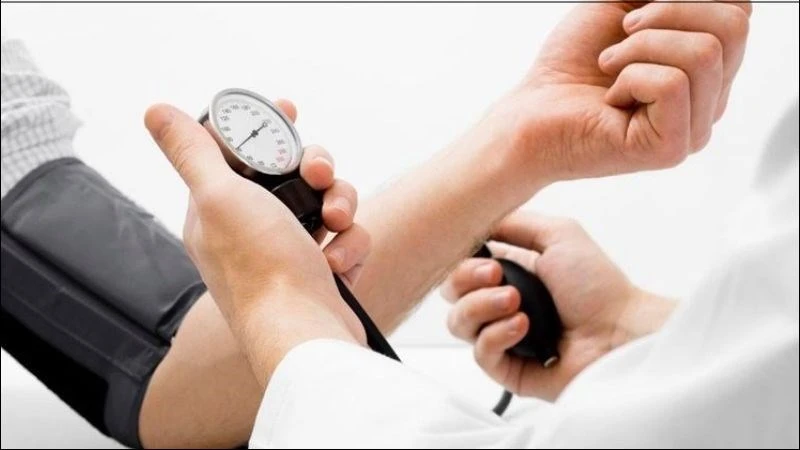 Trà hoa hòe có tác dụng gì? 10 công dụng của hoa hòe với helloo88